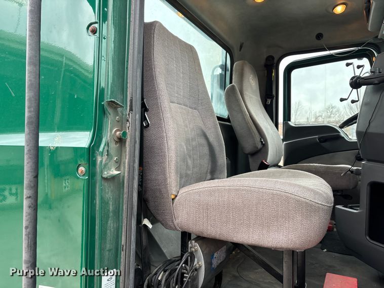 image for item FG1053 2016 Mack CXU613 semi truck