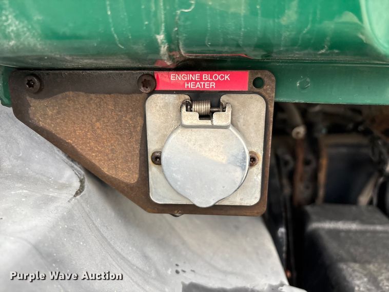 image for item FG1053 2016 Mack CXU613 semi truck