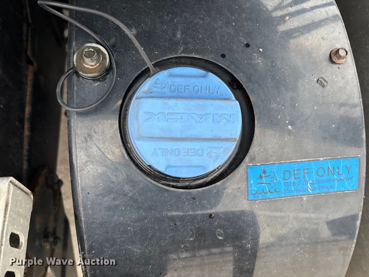 image for item FG1053 2016 Mack CXU613 semi truck