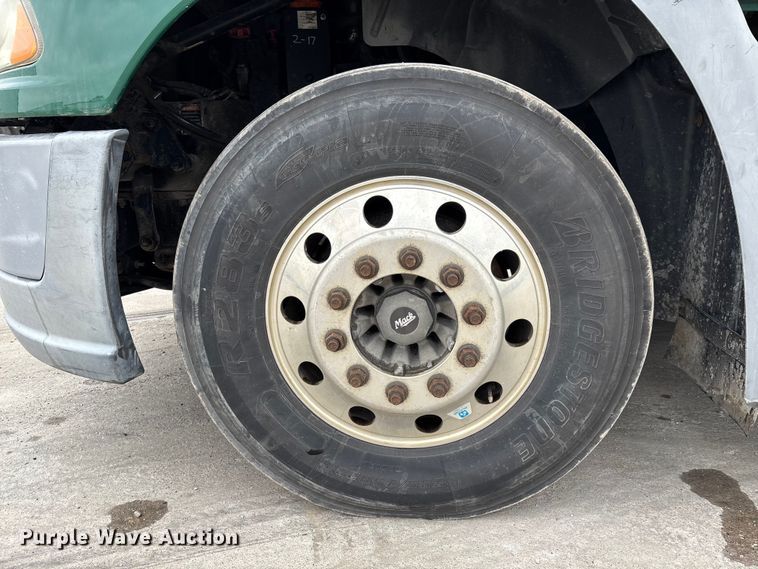 image for item FG1053 2016 Mack CXU613 semi truck