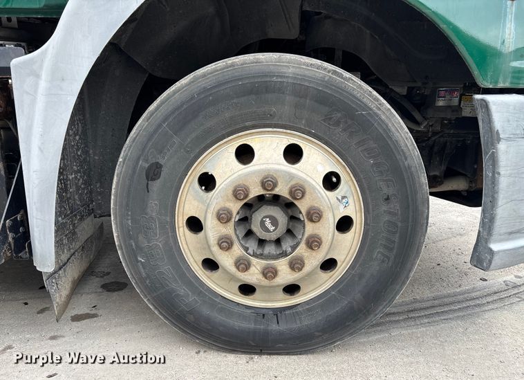 image for item FG1053 2016 Mack CXU613 semi truck