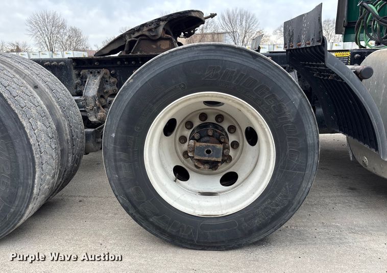 image for item FG1053 2016 Mack CXU613 semi truck