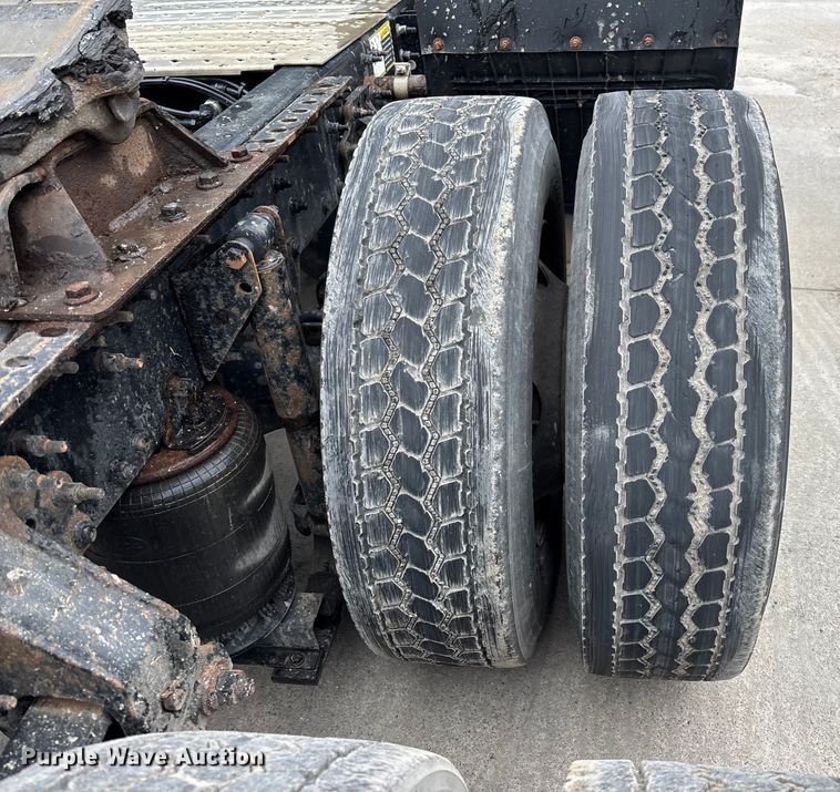 image for item FG1053 2016 Mack CXU613 semi truck