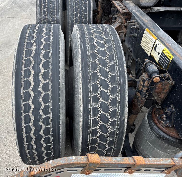 image for item FG1053 2016 Mack CXU613 semi truck