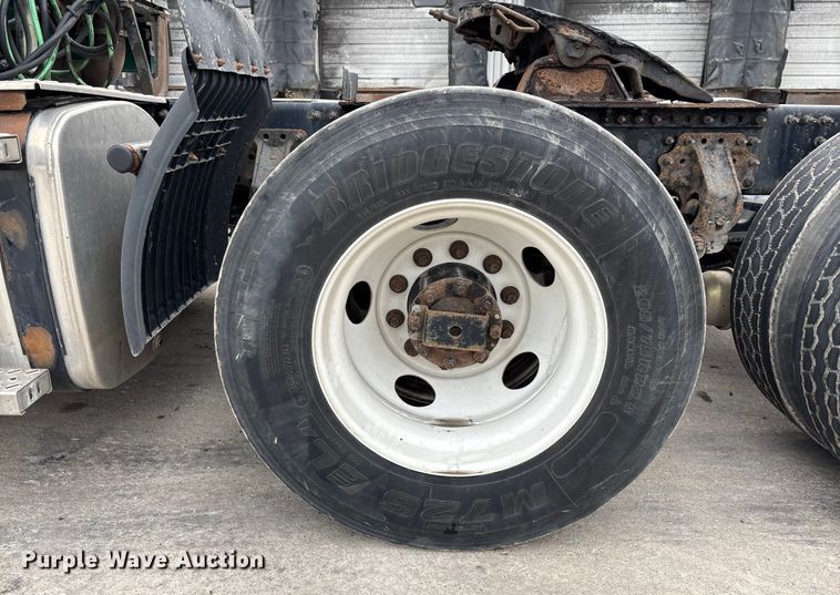 image for item FG1053 2016 Mack CXU613 semi truck