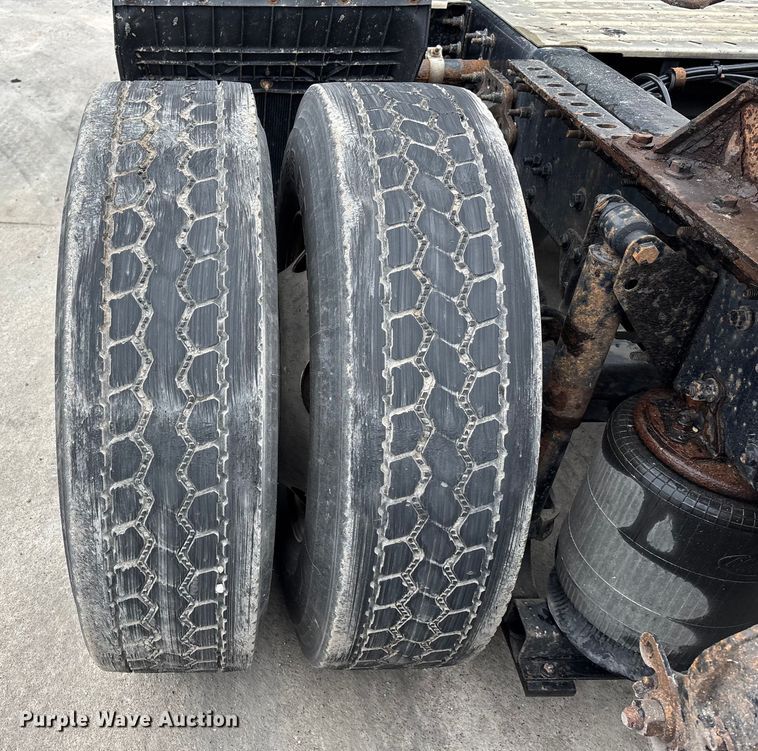 image for item FG1053 2016 Mack CXU613 semi truck