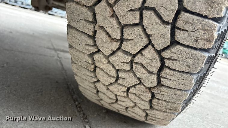 image for item FG1054 2011 Ford F350 Super Duty utility bed pickup truck