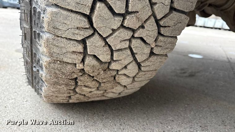 image for item FG1054 2011 Ford F350 Super Duty utility bed pickup truck