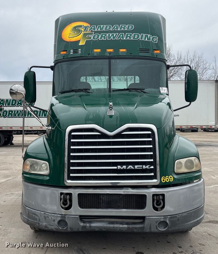 image for item FG1055 2016 Mack CXU613 semi truck