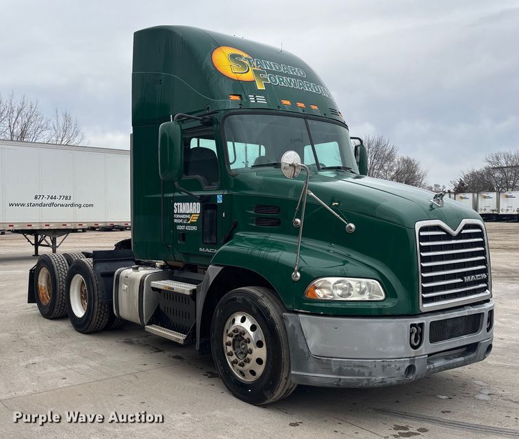 image for item FG1055 2016 Mack CXU613 semi truck