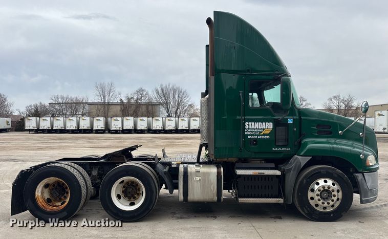 image for item FG1055 2016 Mack CXU613 semi truck