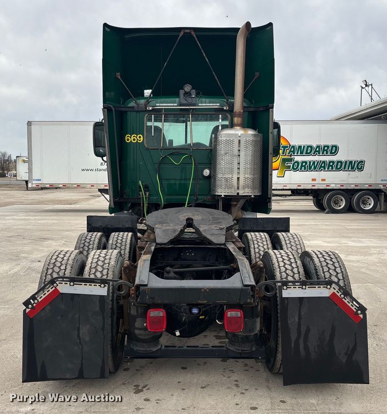 image for item FG1055 2016 Mack CXU613 semi truck