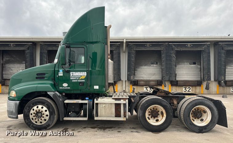 image for item FG1055 2016 Mack CXU613 semi truck