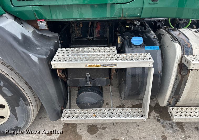 image for item FG1055 2016 Mack CXU613 semi truck