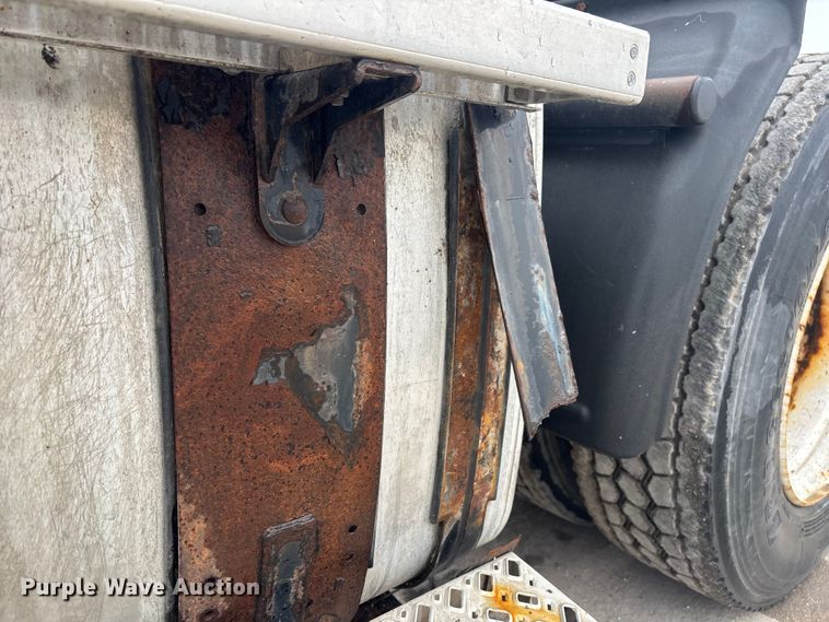 image for item FG1055 2016 Mack CXU613 semi truck