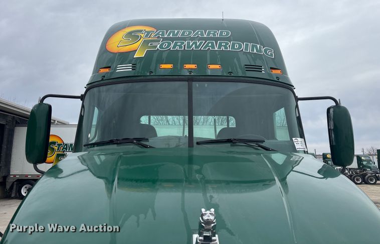 image for item FG1055 2016 Mack CXU613 semi truck