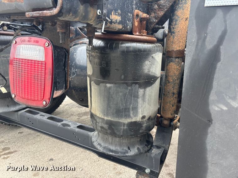 image for item FG1055 2016 Mack CXU613 semi truck