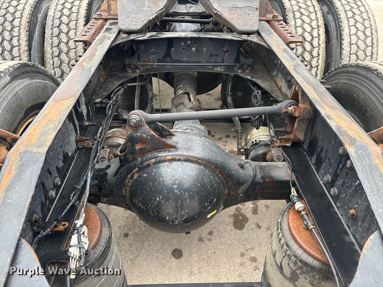 image for item FG1055 2016 Mack CXU613 semi truck