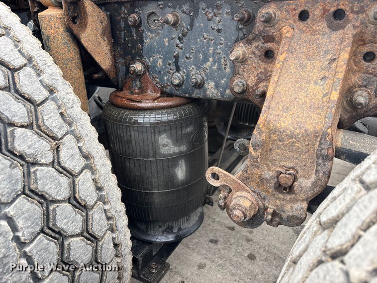 image for item FG1055 2016 Mack CXU613 semi truck