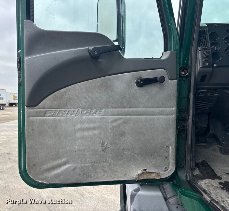 image for item FG1055 2016 Mack CXU613 semi truck