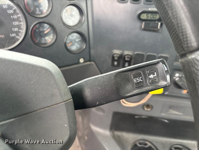 image for item FG1055 2016 Mack CXU613 semi truck