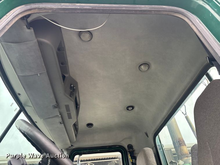 image for item FG1055 2016 Mack CXU613 semi truck