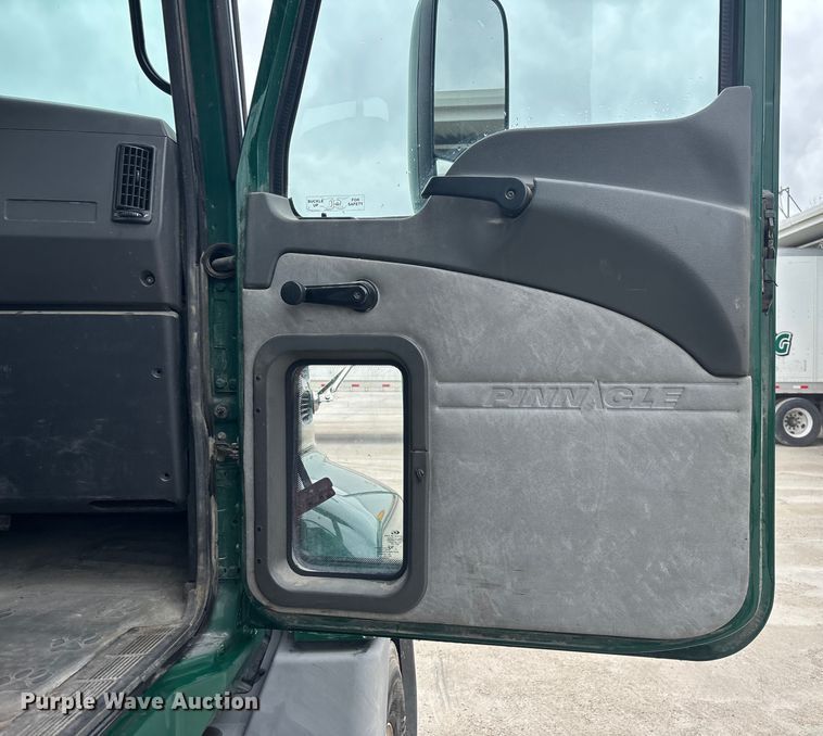 image for item FG1055 2016 Mack CXU613 semi truck