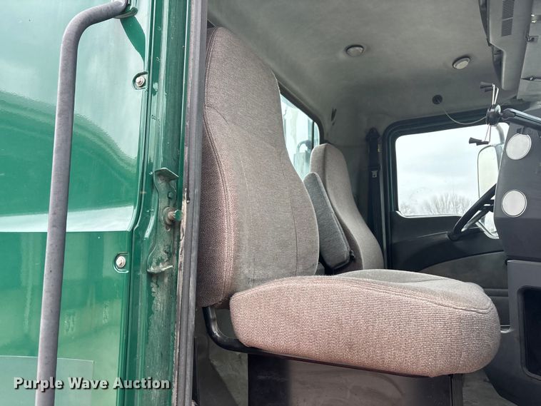 image for item FG1055 2016 Mack CXU613 semi truck