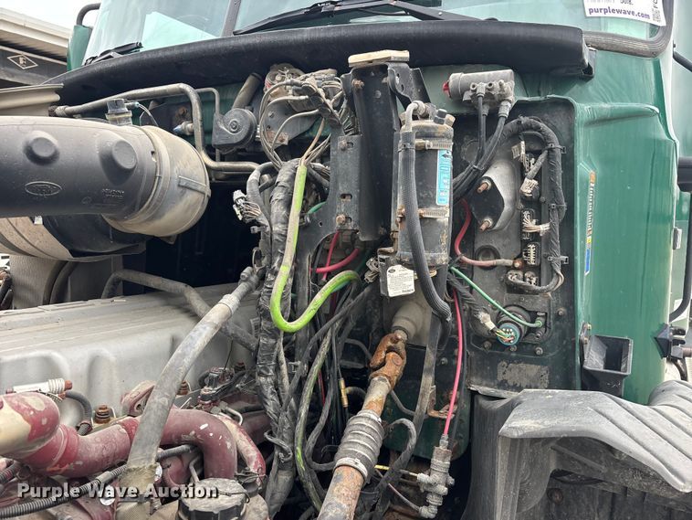 image for item FG1055 2016 Mack CXU613 semi truck