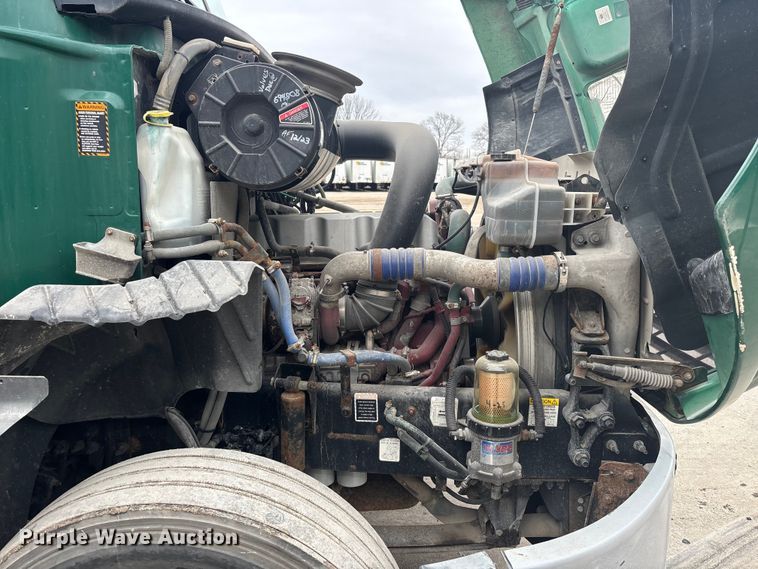 image for item FG1055 2016 Mack CXU613 semi truck