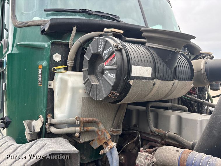 image for item FG1055 2016 Mack CXU613 semi truck