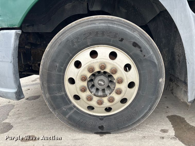 image for item FG1055 2016 Mack CXU613 semi truck