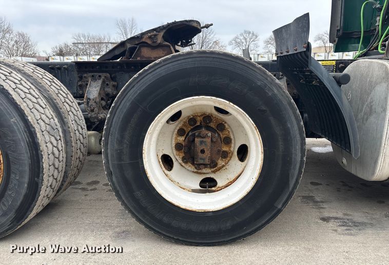 image for item FG1055 2016 Mack CXU613 semi truck