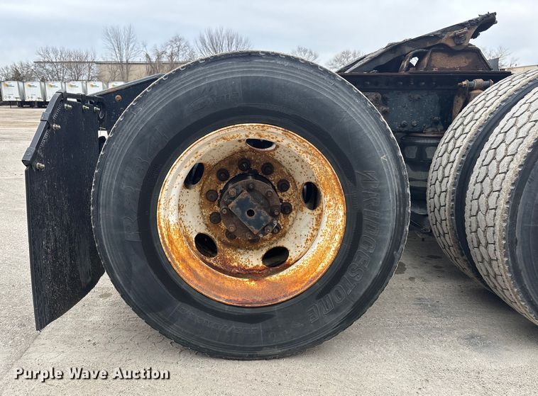 image for item FG1055 2016 Mack CXU613 semi truck