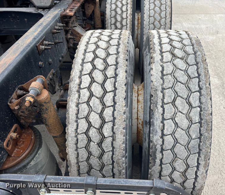 image for item FG1055 2016 Mack CXU613 semi truck