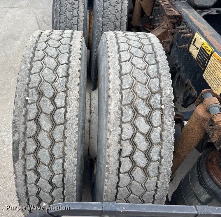 image for item FG1055 2016 Mack CXU613 semi truck