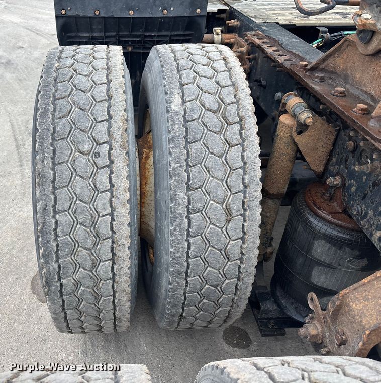 image for item FG1055 2016 Mack CXU613 semi truck