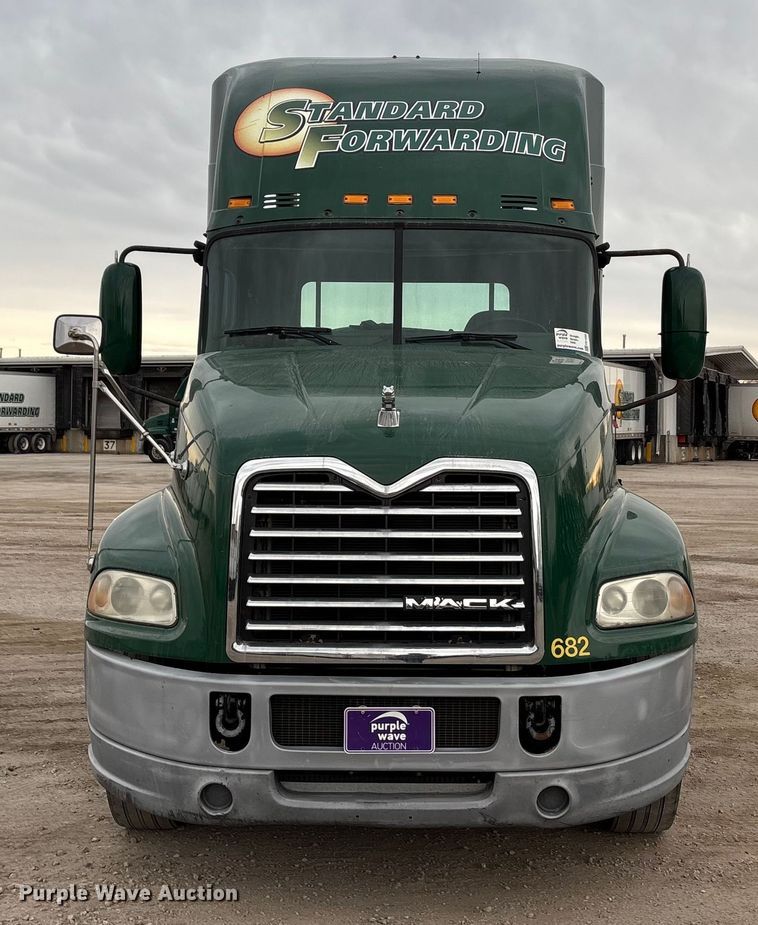 image for item FG1056 2016 Mack CXU613 semi truck