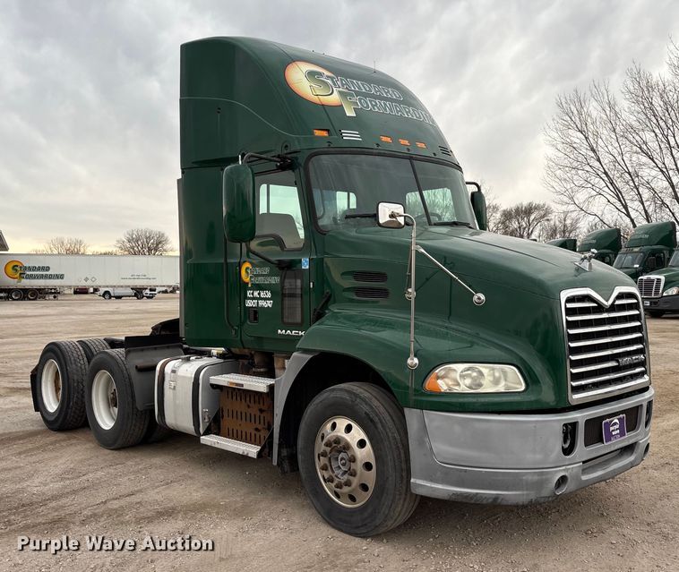 image for item FG1056 2016 Mack CXU613 semi truck