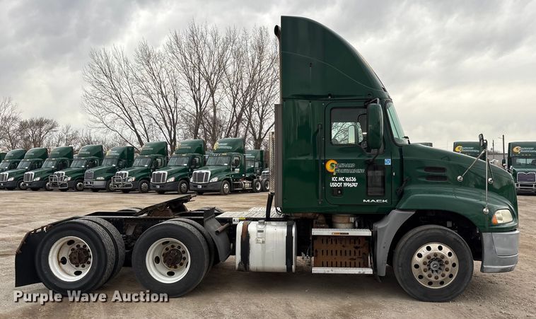 image for item FG1056 2016 Mack CXU613 semi truck