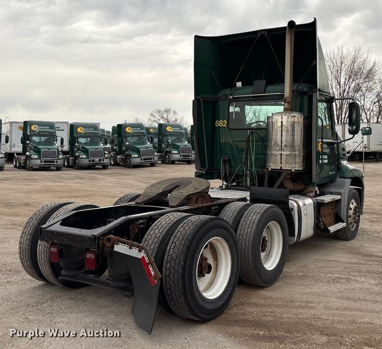image for item FG1056 2016 Mack CXU613 semi truck