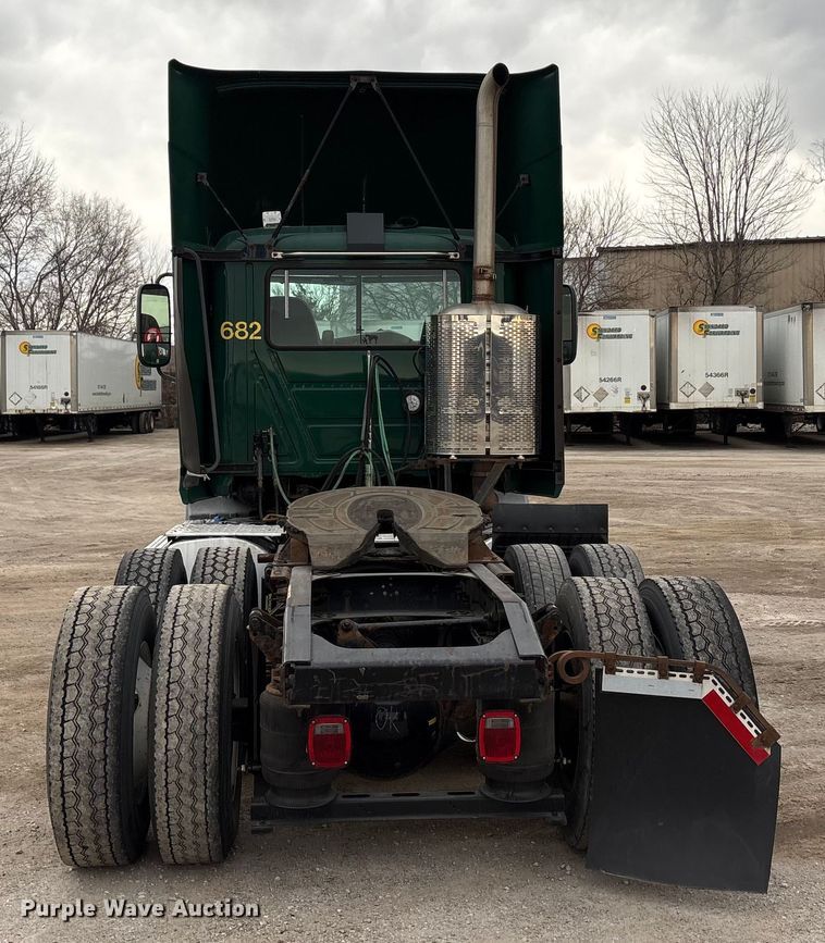 image for item FG1056 2016 Mack CXU613 semi truck