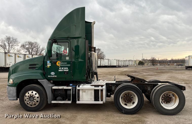 image for item FG1056 2016 Mack CXU613 semi truck