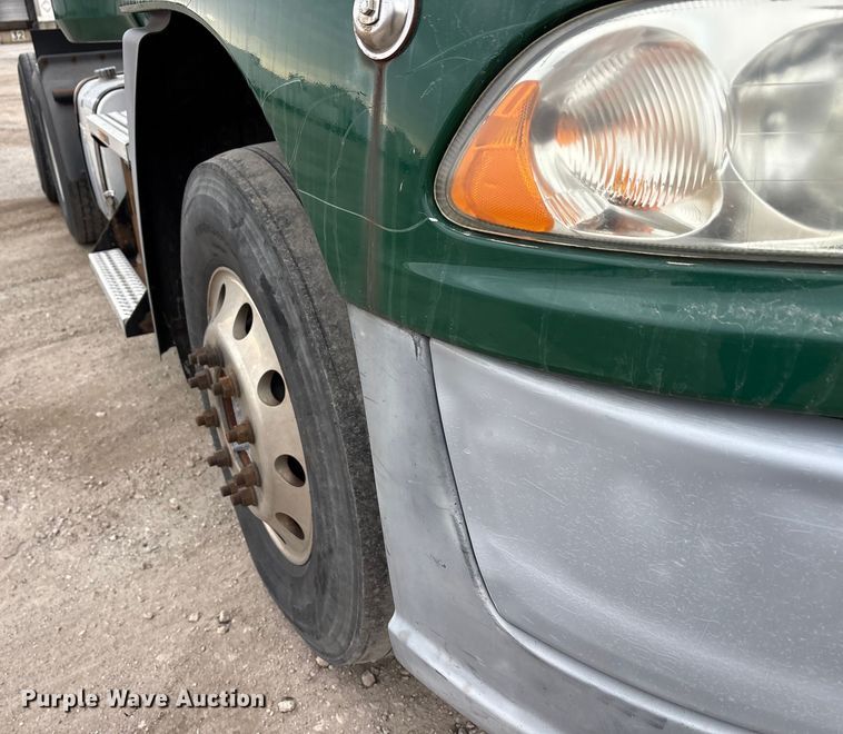 image for item FG1056 2016 Mack CXU613 semi truck