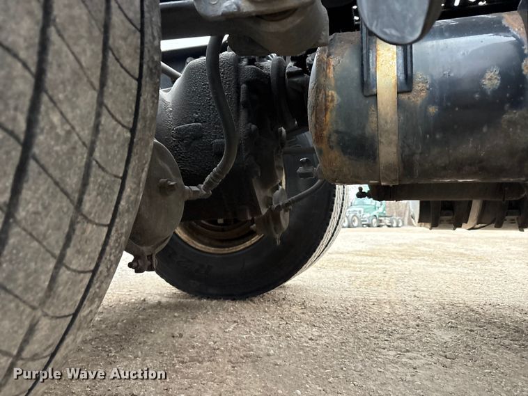 image for item FG1056 2016 Mack CXU613 semi truck