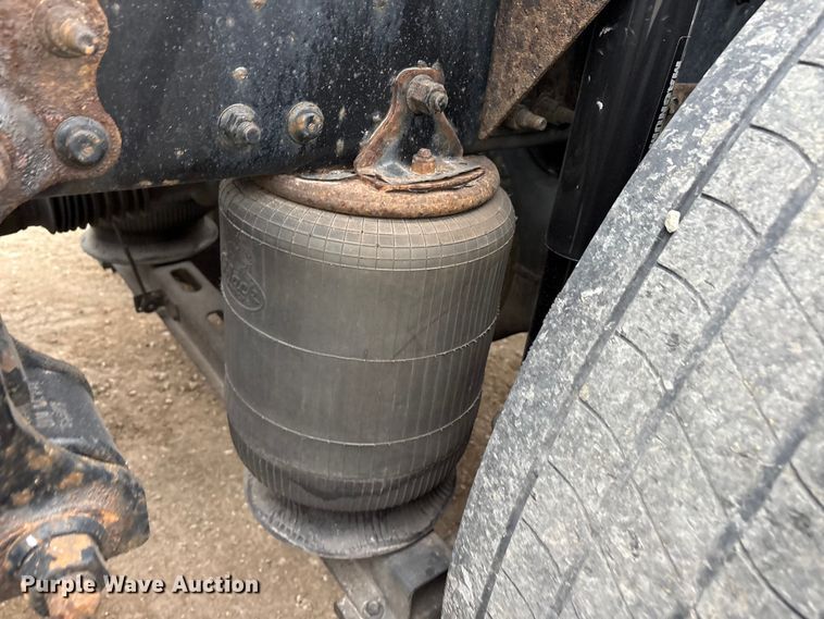 image for item FG1056 2016 Mack CXU613 semi truck