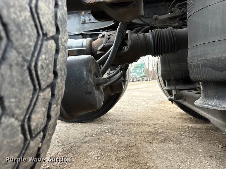 image for item FG1056 2016 Mack CXU613 semi truck