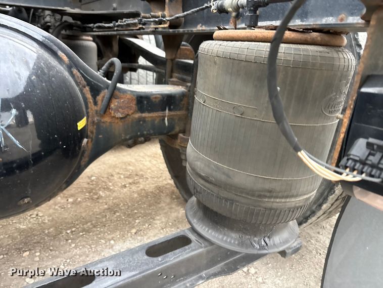 image for item FG1056 2016 Mack CXU613 semi truck