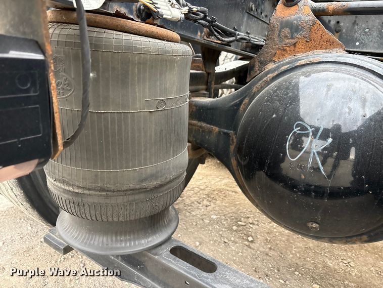 image for item FG1056 2016 Mack CXU613 semi truck