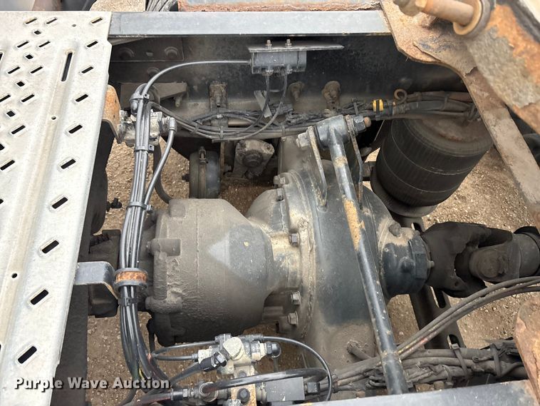 image for item FG1056 2016 Mack CXU613 semi truck